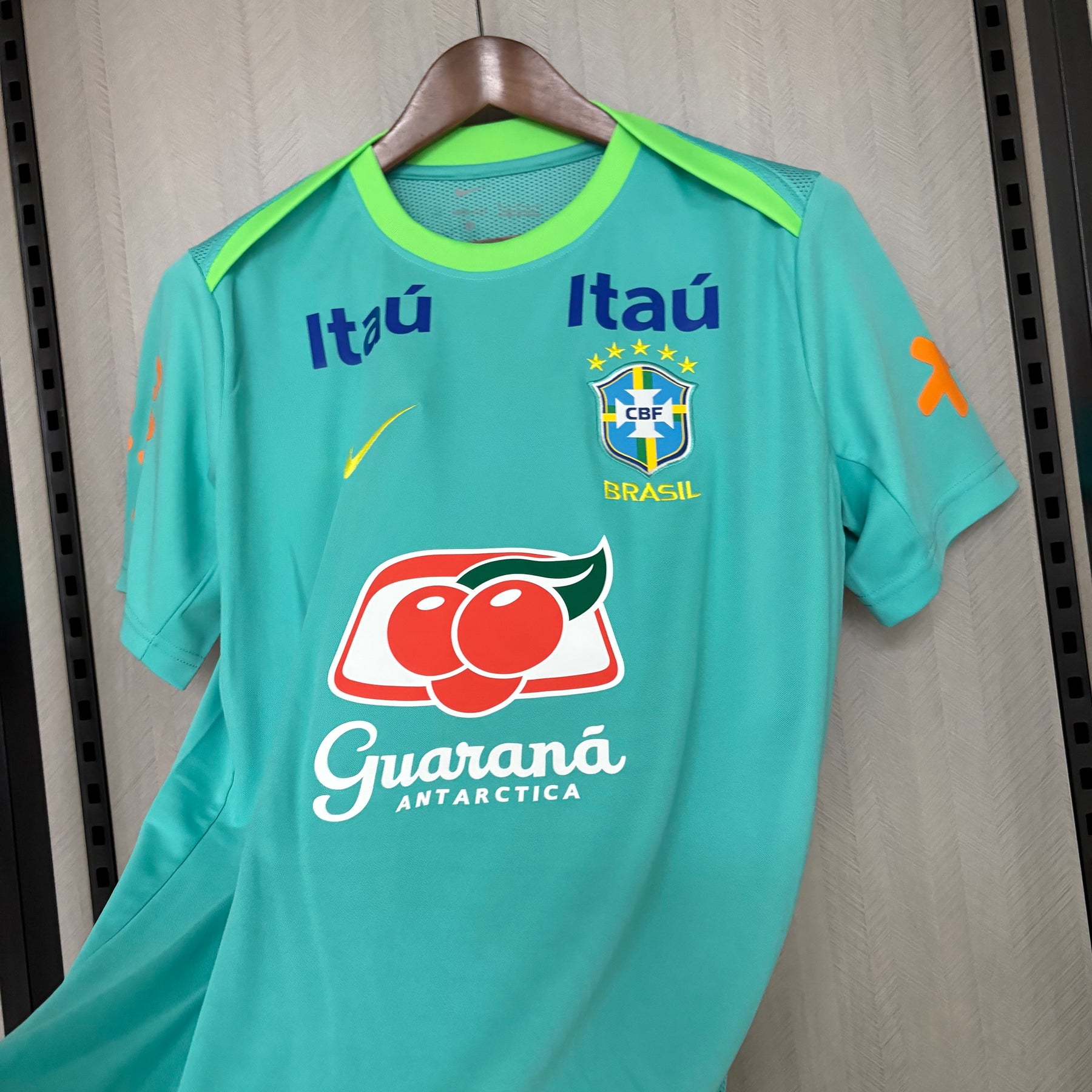 Camisa de Treino Brasil - 2026/27 Versão Torcedor + Patrocínios